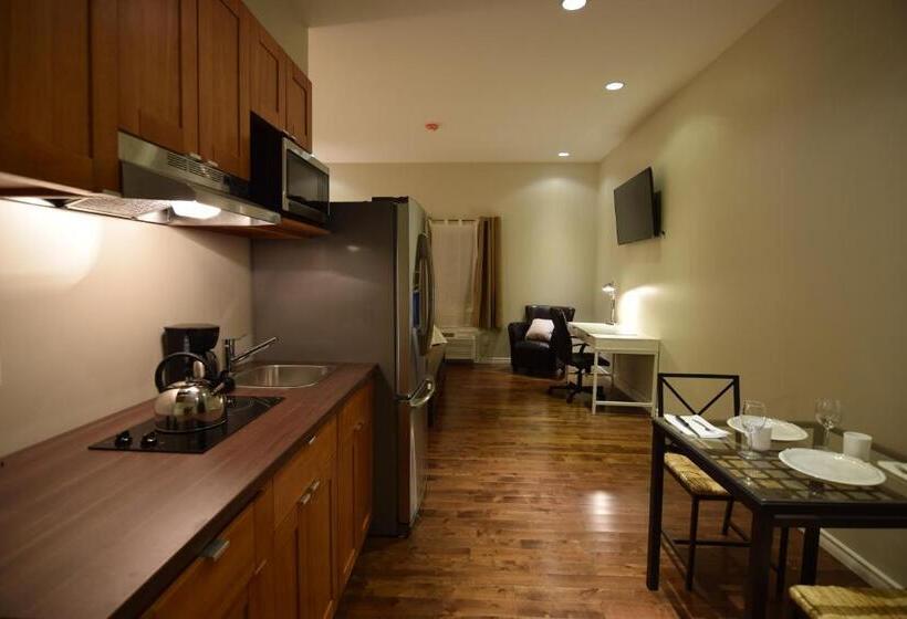 חדר דלוקס עם מיטת קינג, The Lion Inn & Suites