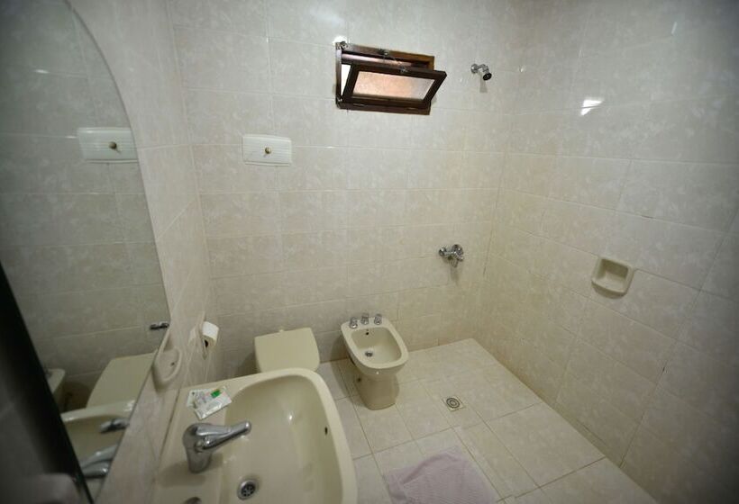 غرفة قياسية ثلاثية, Lilian