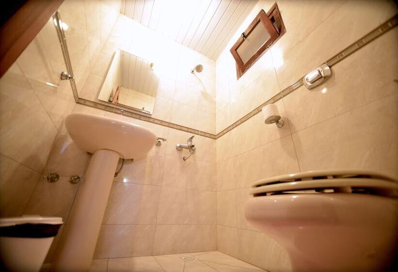 غرفة قياسية ثلاثية, Lilian