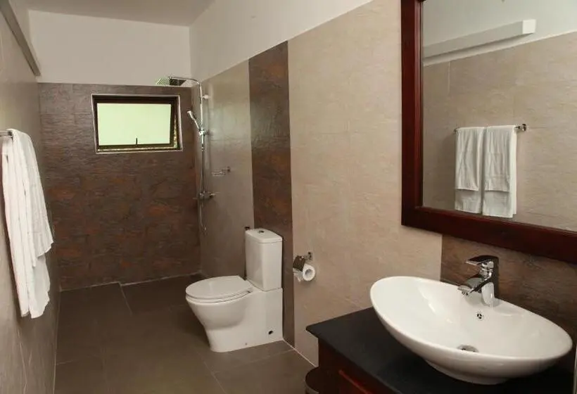 Deluxe Kolmen Hengen Huone, Oreeka   Katunayake Airport Transit Hotels