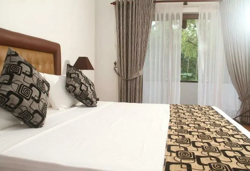 Deluxe Kolmen Hengen Huone, Oreeka   Katunayake Airport Transit Hotels