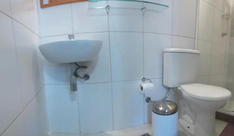 חדר סטנדרט לארבעה, Airport Pousada