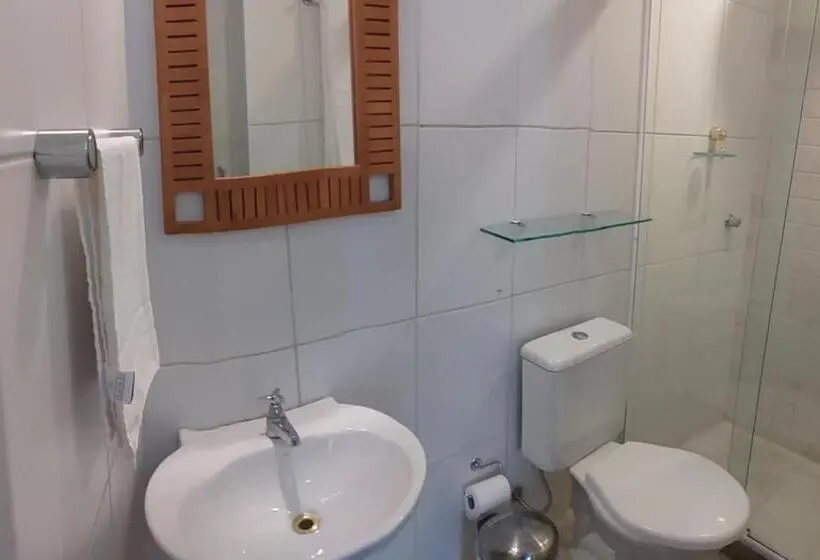 Deluxe Neljän Hengen Huone, Airport Pousada