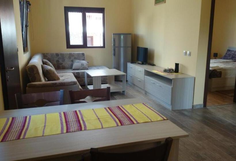 ویلای 2 خوابه, Andreevite Houses