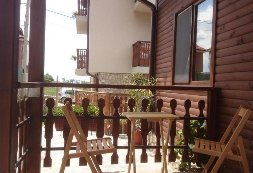 ویلای 2 خوابه, Andreevite Houses