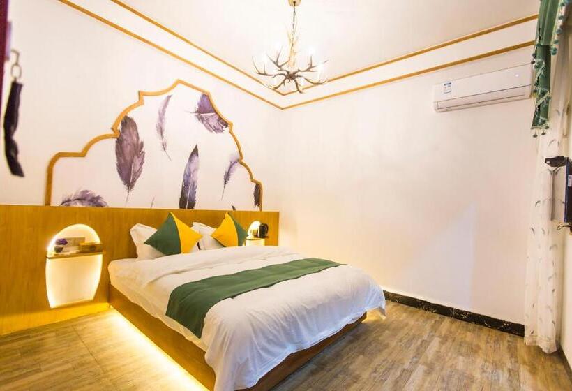 جناح جونيور مزوَّد بتراس, Edinburgh Hostel