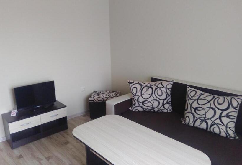 استودیوی لوکس, Family Hotel Relaxa