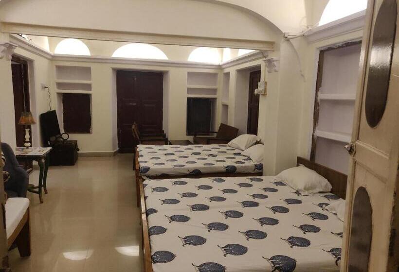 Perhehuone, Natraj Guest House