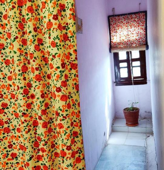 Deluxe-huone, Natraj Guest House
