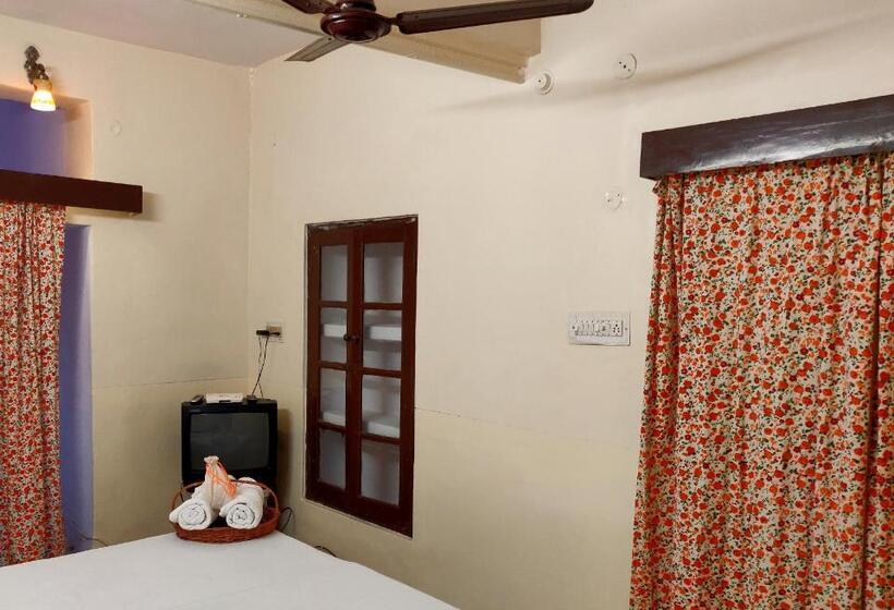 Deluxe-huone, Natraj Guest House