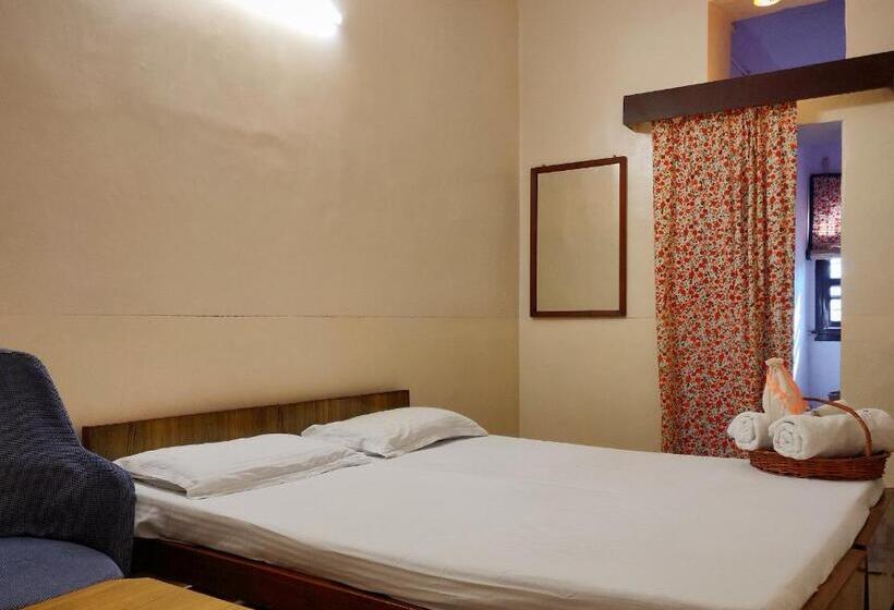 Deluxe-huone, Natraj Guest House