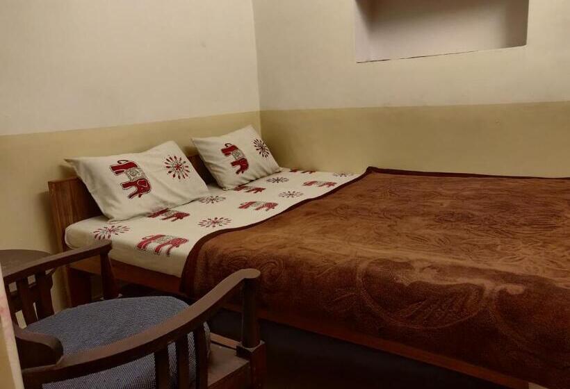 Economy-huone, Natraj Guest House