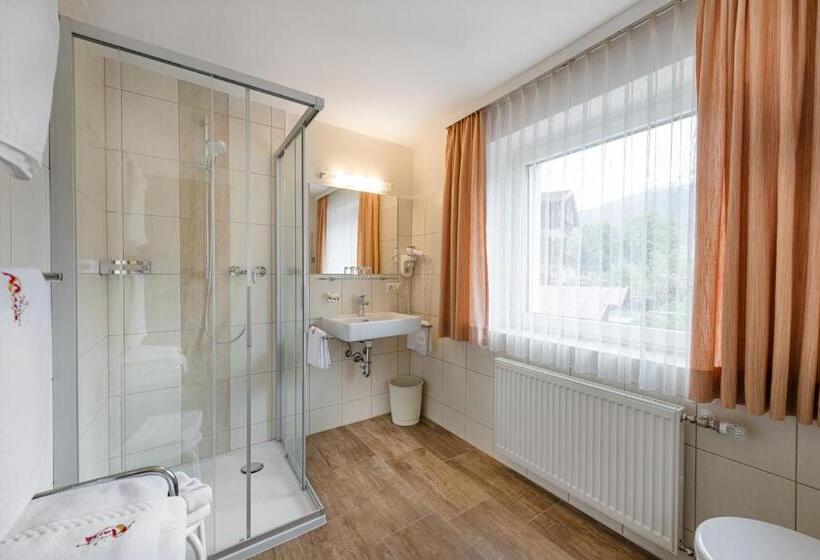 غرفة قياسية مزوَّدة بشُرفة, Pension Maria