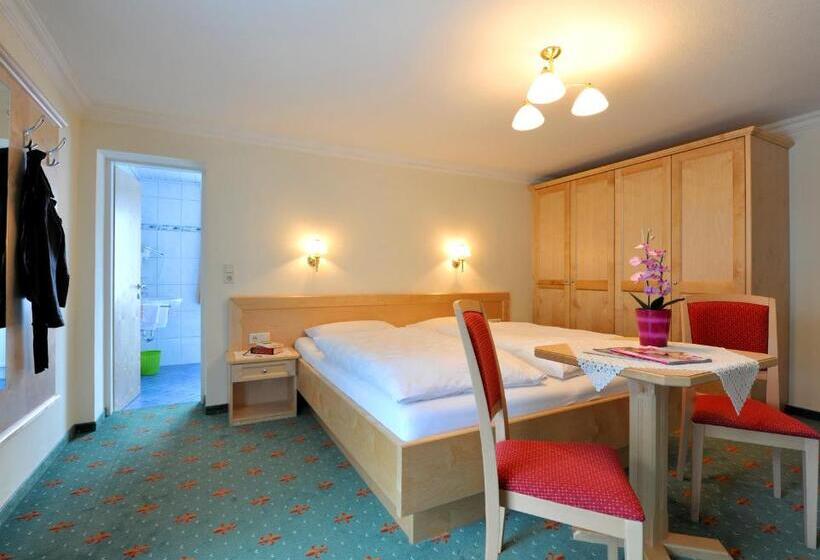 غرفة قياسية مزوَّدة بشُرفة, Pension Maria