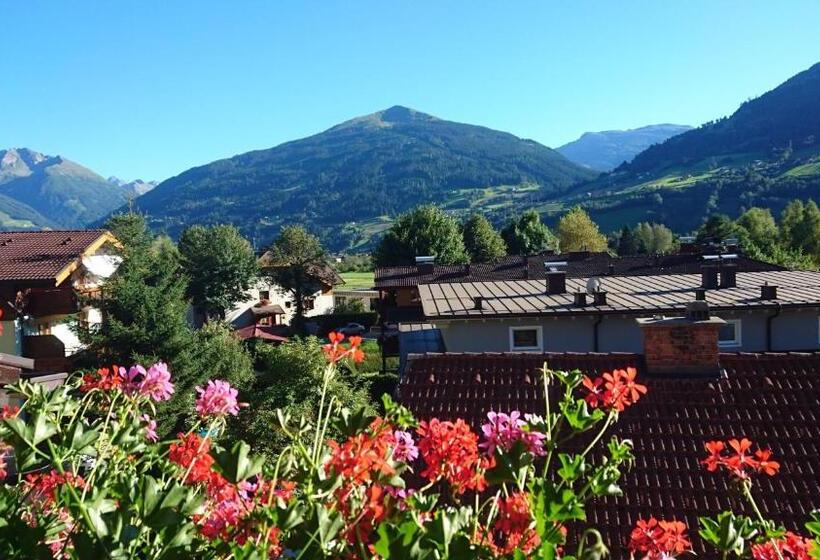 غرفة قياسية مزوَّدة بشُرفة, Pension Maria