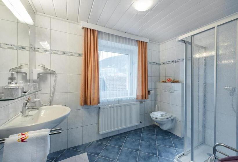 غرفة قياسية مزوَّدة بشُرفة, Pension Maria