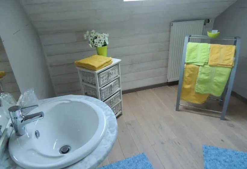 Standard Kolmen Hengen Huone Puutarhanäkymä, Auberge La Fourchette Paysanne