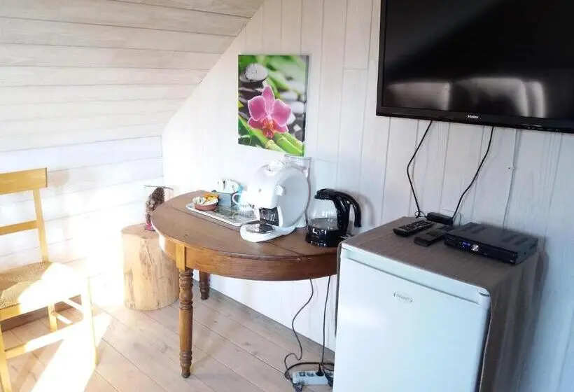 Standard Kolmen Hengen Huone Puutarhanäkymä, Auberge La Fourchette Paysanne