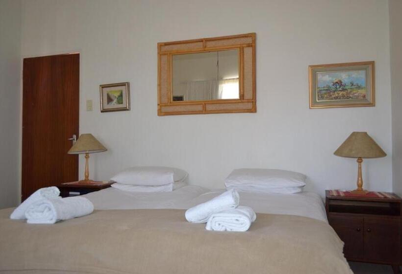 اتاق استاندارد, Savanna Guest Farm