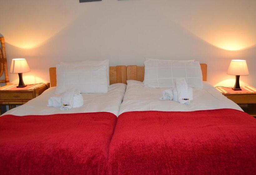 اتاق استاندارد چهار تخته, Savanna Guest Farm