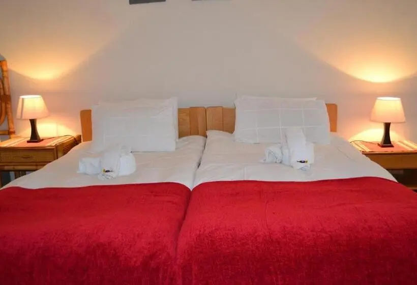 اتاق استاندارد چهار تخته, Savanna Guest Farm