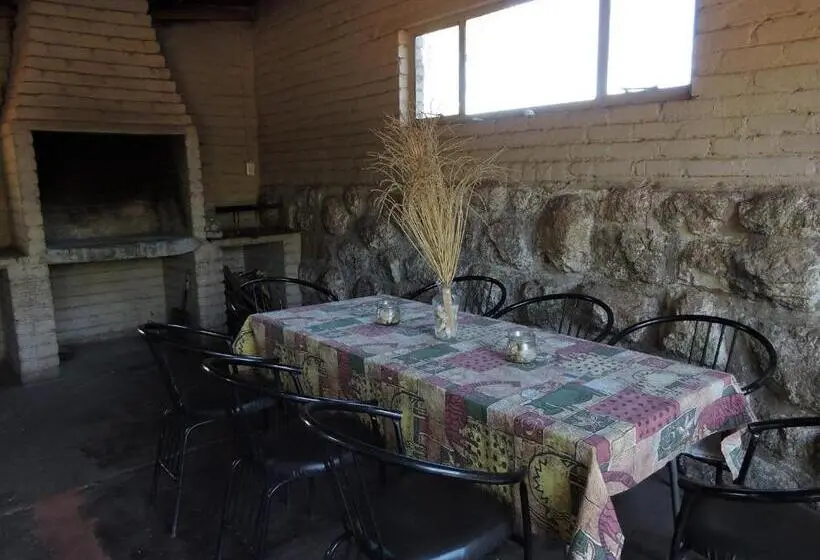 اتاق خانوادگی, Savanna Guest Farm