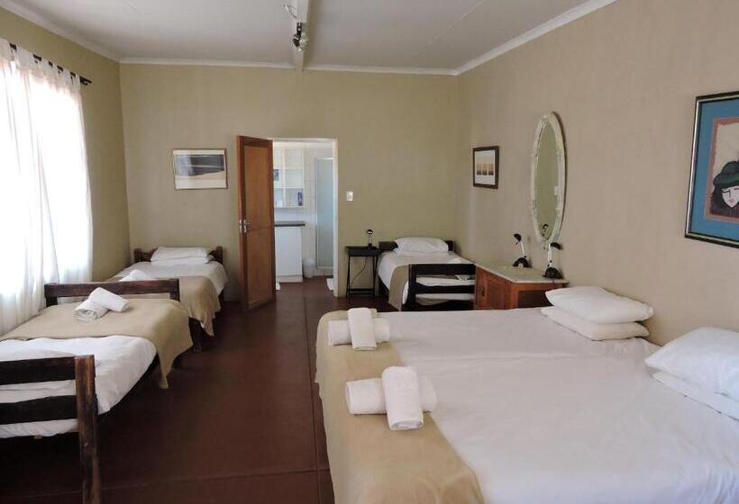 اتاق خانوادگی, Savanna Guest Farm