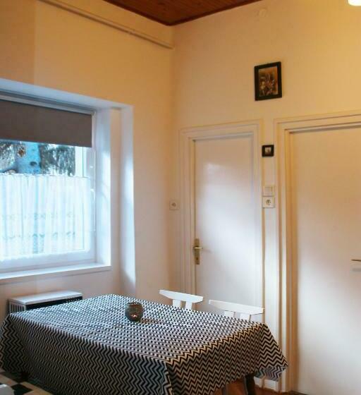 デラックスルーム, Avar Vendégház