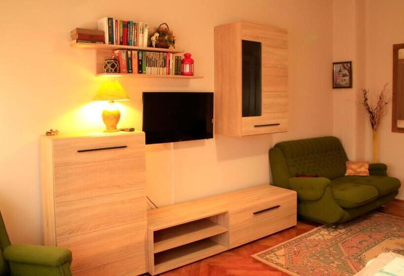 デラックスルーム, Avar Vendégház