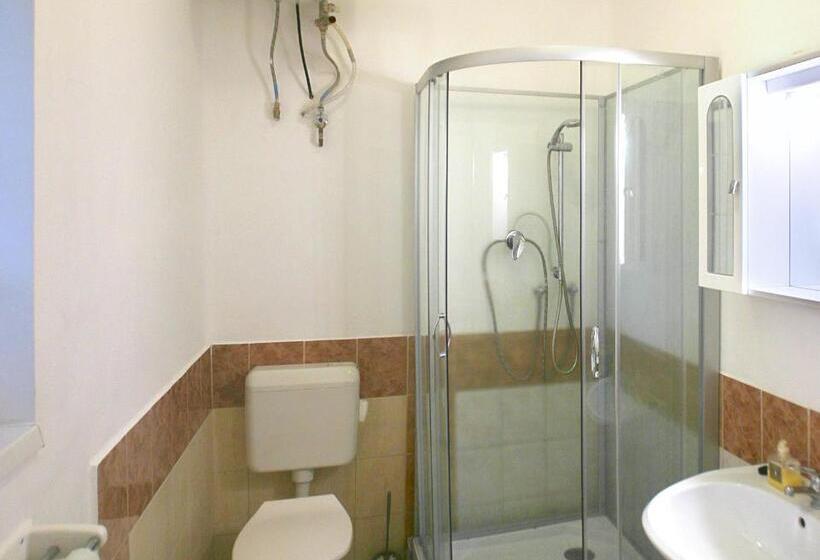 1ベッドルームアパートメント, Avar Vendégház