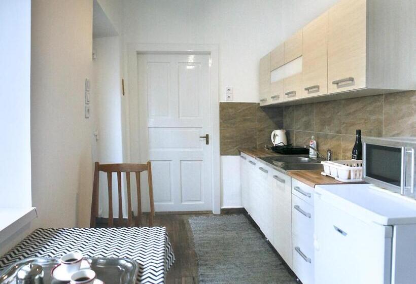 1ベッドルームアパートメント, Avar Vendégház