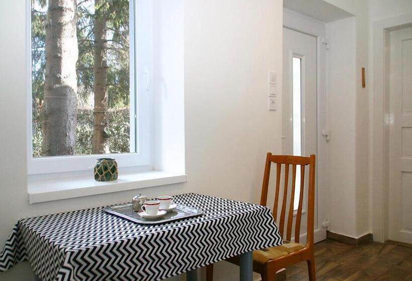 1ベッドルームアパートメント, Avar Vendégház