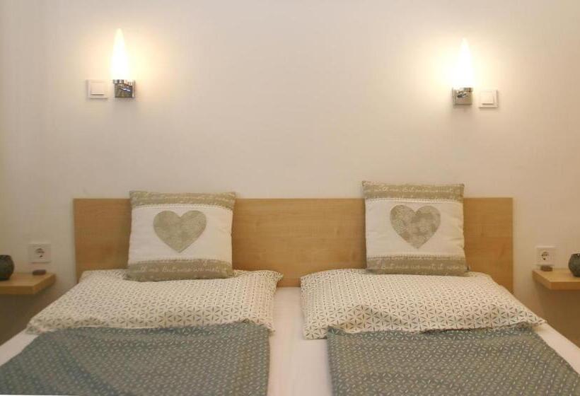 1ベッドルームアパートメント, Avar Vendégház