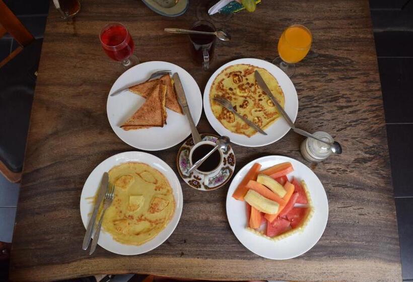 غرفة قياسية مزوَّدة بشُرفة, Tirta Yoga Inn