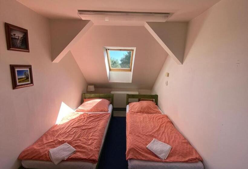 غرفة قياسية, Chata Svinec