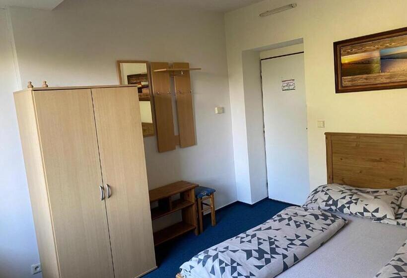 غرفة قياسية, Chata Svinec