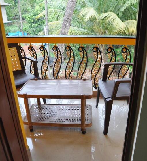 带阳台的豪华间, Minria Guest House