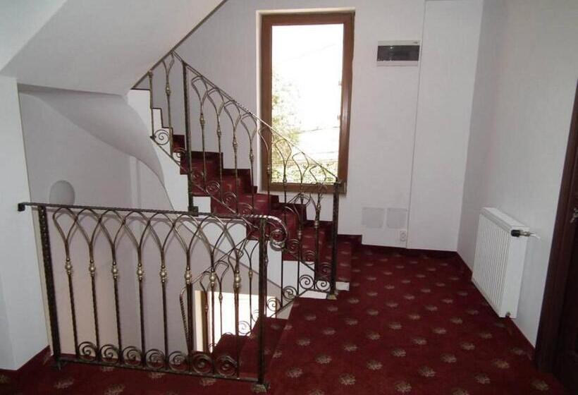 سوییت دوبلکس, Vila Queen Mary