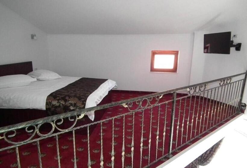 سوییت دوبلکس, Vila Queen Mary