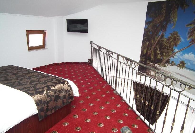 سوییت دوبلکس, Vila Queen Mary