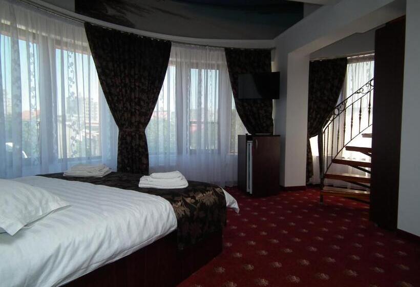 سوییت دوبلکس, Vila Queen Mary