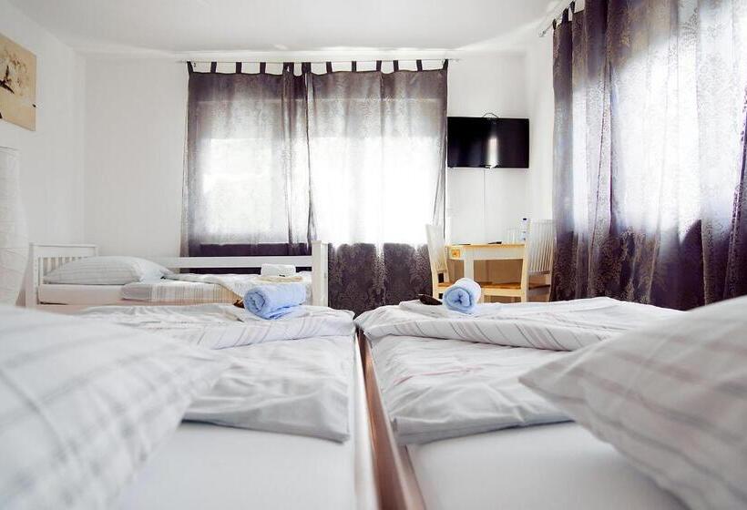 غرفة قياسية ثلاثية, Hostel Villa Viva