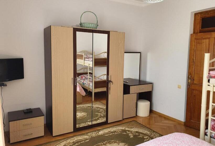 اتاق لوکس سه تخته, Twins