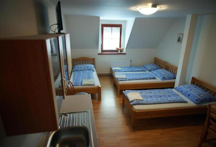 Quarto Quádruplo Economy, Alva Pension 2