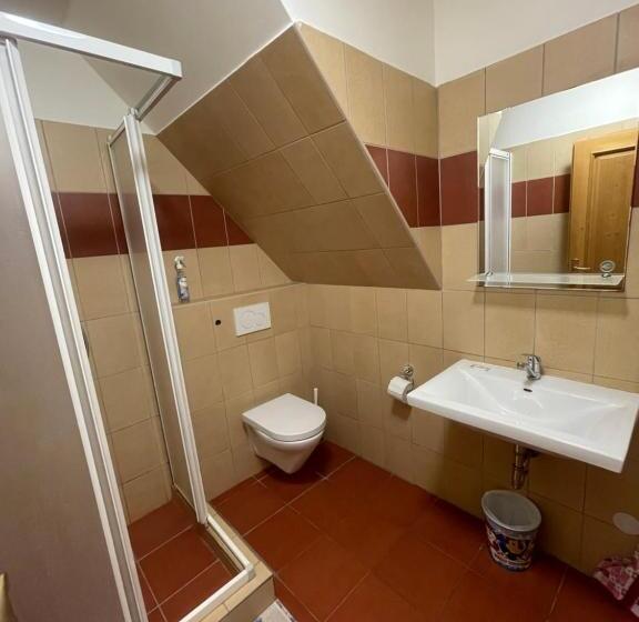 Quarto Quádruplo Economy, Alva Pension 2