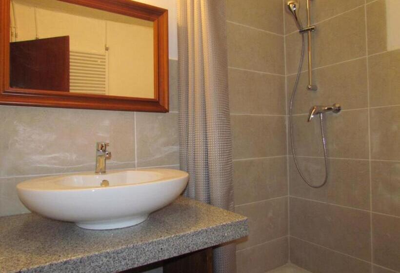 חדר סטנדרט, Joe's Place