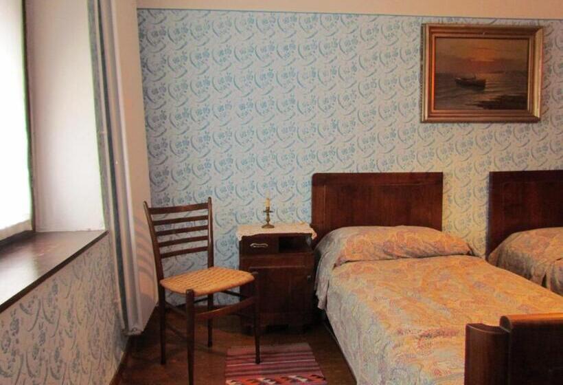 חדר סטנדרט, Joe's Place