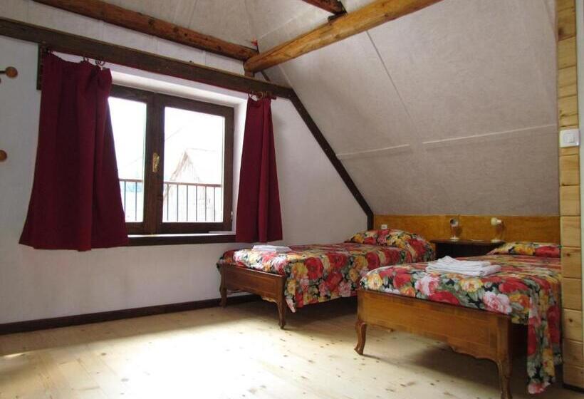 חדר סטנדרט לארבעה, Joe's Place