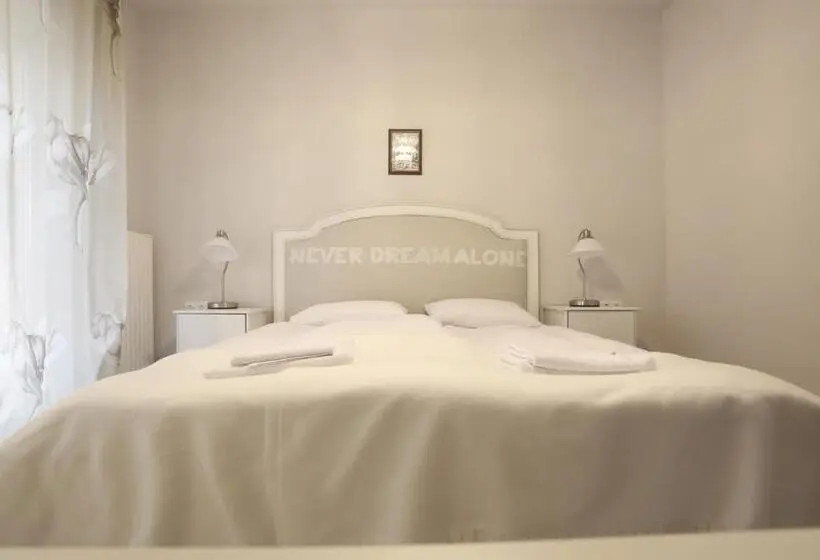 اتاق استاندارد, Pastel Guesthouse