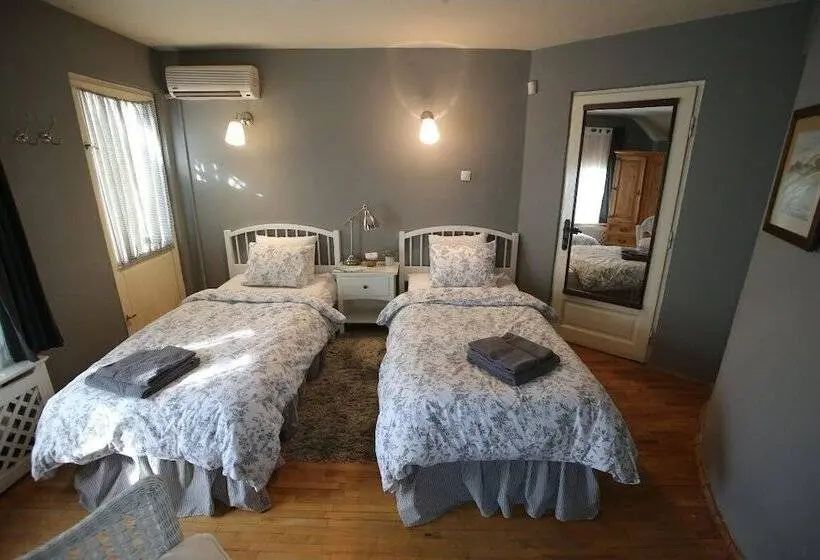 Standard-huone, Ratiu House